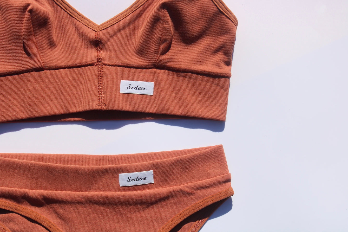 SHKURTIMA RUST V-Qafa & SHKURTIMET BIKINI